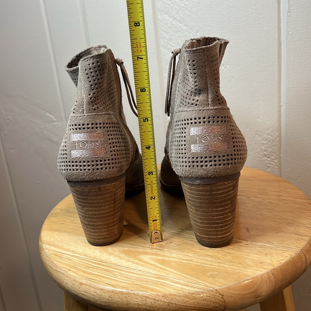 TOMS SUEDE LEATHER CHELSEA BOOTS - Picture 5 of 11